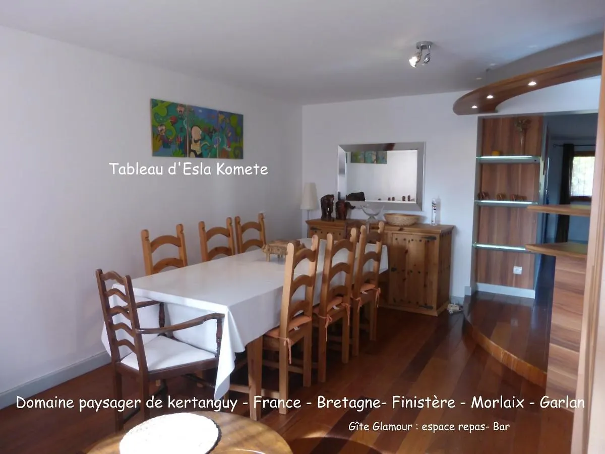 Appartement Domaine Paysager de Kertanguy à Garlan 0*,