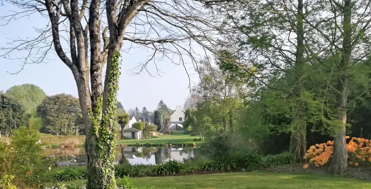 Séjour chez l'habitant Appartement Domaine Paysager de Kertanguy à Garlan France